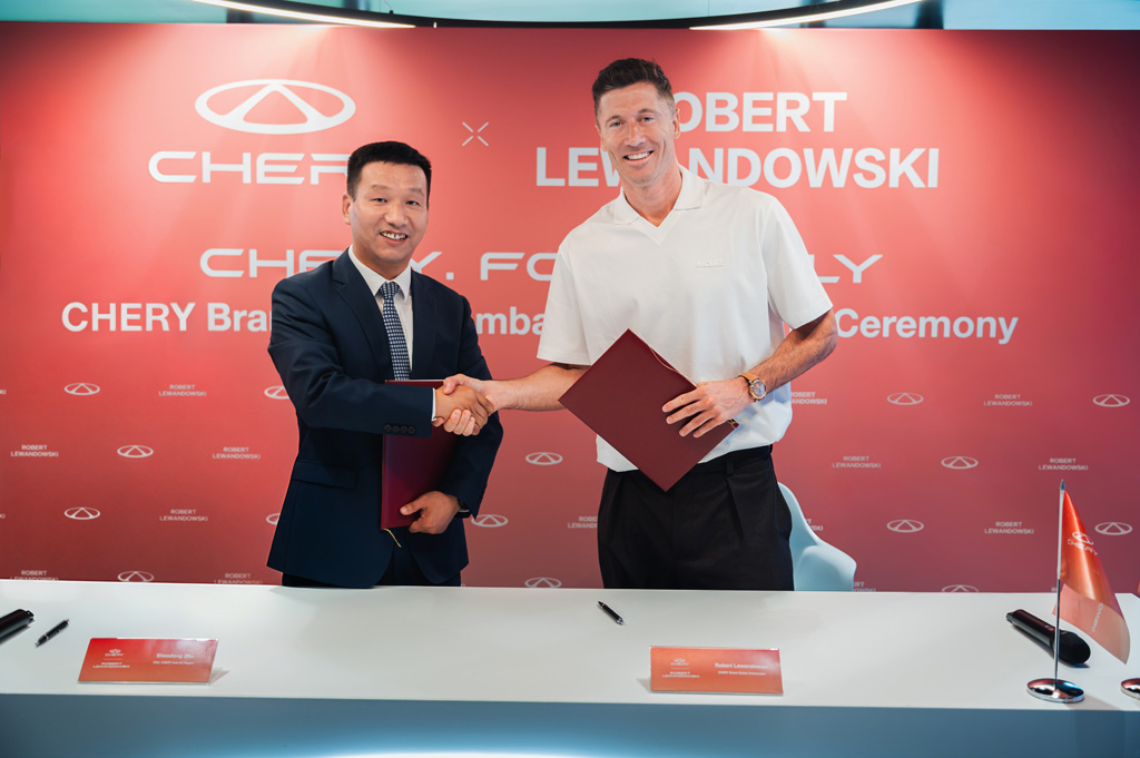 Robert Lewandowski se stává globálním ambasadorem značky CHERY. Spojuje je společná filozofie „For Family“